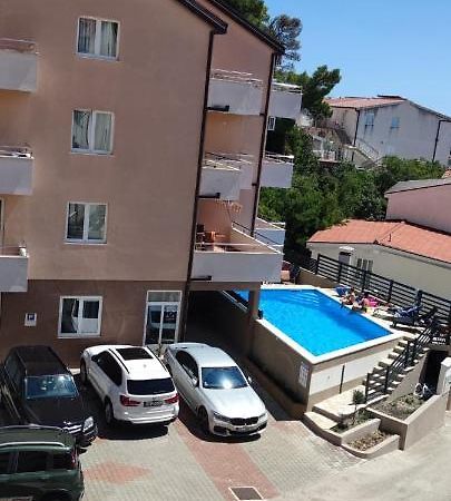 Apartments Vila Adrijana & Fitness Studio Wolf Bv Baska Voda Exterior photo